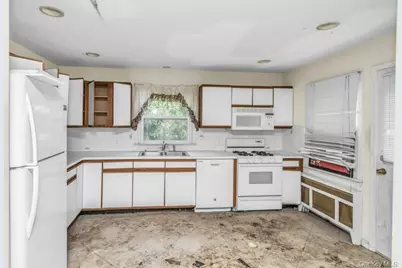 2 Huron Street, Glen Head, NY 11545 - Photo 9