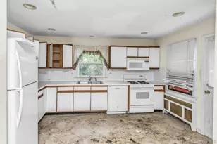 2 Huron St, Glen Head, NY 11545 - Photo 9