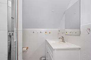 49-28 167th St, Fresh Meadows, NY 11365 - Photo 15