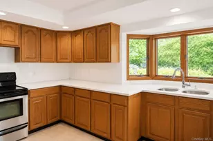 66 Grace Ln, Levittown, NY 11756 - Photo 11