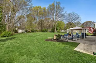 54 Winterberry Dr, Middle Island, NY 11953 - Photo 19