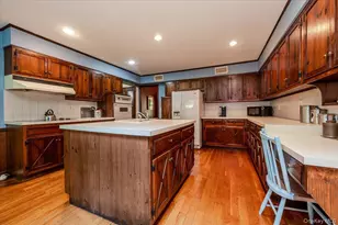 2 Richard Ln, Huntington, NY 11743 - Photo 11