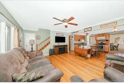 116 E 13th Street, Huntington Station, NY 11746 - Photo 9
