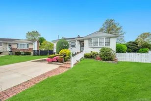 2566 Nelson Dr, Seaford, NY 11783 - Photo 3