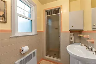 165 Linmouth Rd, Malverne, NY 11565 - Photo 11
