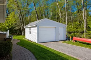 5 Stillwood Rd, Brookhaven, NY 11719 - Photo 3