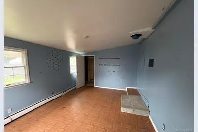 209 Moffitt Boulevard, Islip, NY 11751 - Photo 11