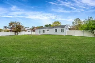 6 Lisa Ct, Medford, NY 11763 - Photo 3