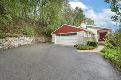 100 Lakeview Avenue, Valhalla, NY 10595 - Photo 23