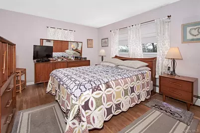 100 Lakeview Avenue, Valhalla, NY 10595 - Photo 15