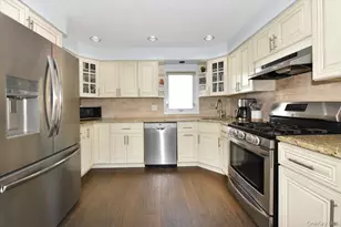 2115 Jefferson St, Merrick, NY 11566 - Photo 13