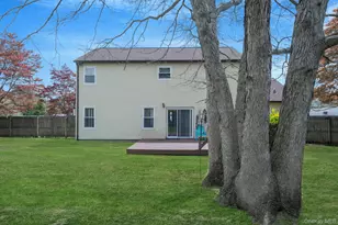 75 2nd Pl, Central Islip, NY 11722 - Photo 3