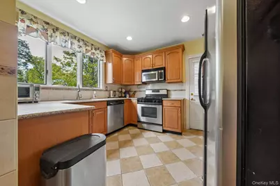 169 Devoe Avenue, Yonkers, NY 10705 - Photo 11