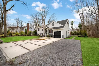 2 Hewlett Place, Great Neck, NY 11024 - Photo 3