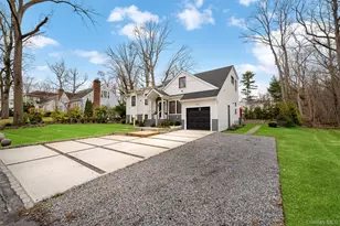 2 Hewlett Pl, Great Neck, NY 11024 - Photo 3