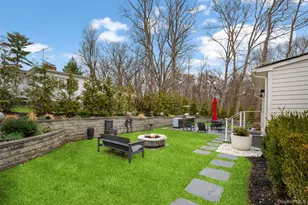 2 Hewlett Pl, Great Neck, NY 11024 - Photo 43