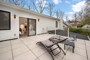 2 Hewlett Pl, Great Neck, NY 11024 - Photo 25