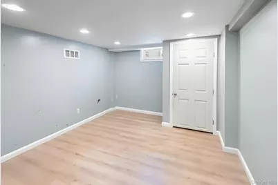 1321 Thompson Drive, Bay Shore, NY 11706 - Photo 17