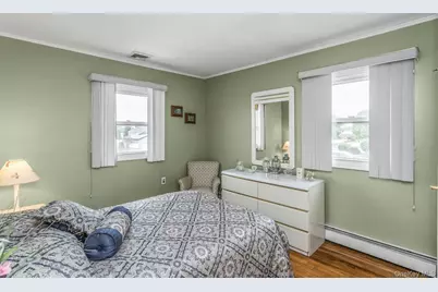 313 Illinois Avenue, Massapequa Park, NY 11762 - Photo 7