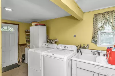 313 Illinois Avenue, Massapequa Park, NY 11762 - Photo 9