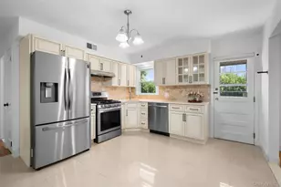 71 Bacon Pl, Yonkers, NY 10710 - Photo 7