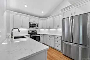 118 Longfellow Dr, Kings Park, NY 11754 - Photo 9
