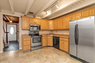 21 Beech Pl, Huntington, NY 11743 - Photo 9