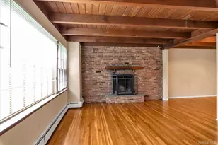 21 Beech Pl, Huntington, NY 11743 - Photo 3