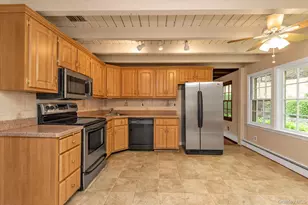 21 Beech Pl, Huntington, NY 11743 - Photo 7