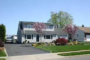 121 Ocean Ave, Massapequa, NY 11758 - Photo 3