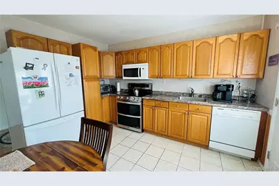 541 Stratford Lane, Ridge, NY 11961 - Photo 5