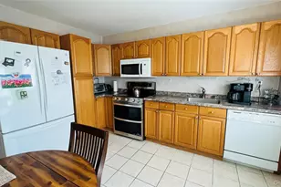 541 Stratford Ln, Ridge, NY 11961 - Photo 5