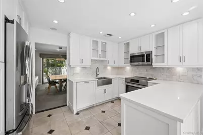 42 Country Club Drive #42, Jericho, NY 11753 - Photo 5