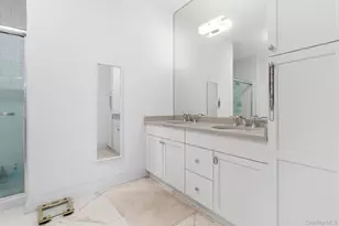 12103 Aspenwood Dr, Plainview, NY 11803 - Photo 17