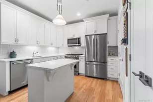 12103 Aspenwood Dr, Plainview, NY 11803 - Photo 7