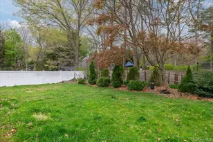 10 Calico Tree Ln, Coram, NY 11727 - Photo 17