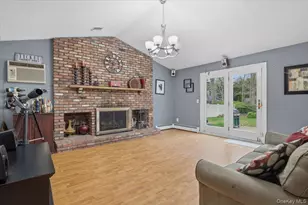 10 Calico Tree Ln, Coram, NY 11727 - Photo 5