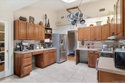 10 Calicotree Lane, Coram, NY 11727 - Photo 9