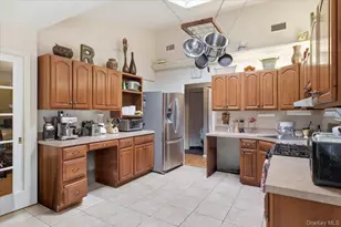 10 Calico Tree Ln, Coram, NY 11727 - Photo 9