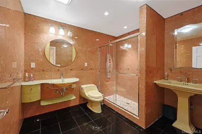 14 Belvedere Court, North Hills, NY 11030 - Photo 39