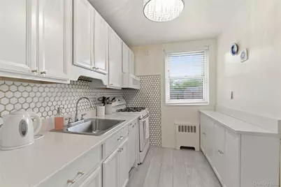6116 Little Neck Parkway #936, Little Neck, NY 11362 - Photo 13