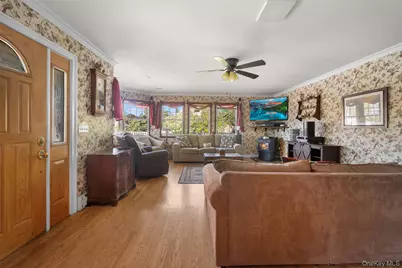 25 Bolton Street, Lindenhurst, NY 11757 - Photo 17
