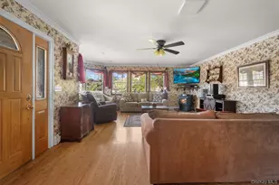 25 Bolton St, Lindenhurst, NY 11757 - Photo 17