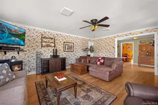 25 Bolton St, Lindenhurst, NY 11757 - Photo 15