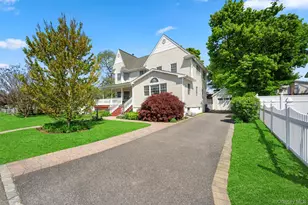 25 Bolton St, Lindenhurst, NY 11757 - Photo 3