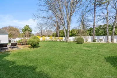 18 Lincoln Avenue, Dix Hills, NY 11746 - Photo 33