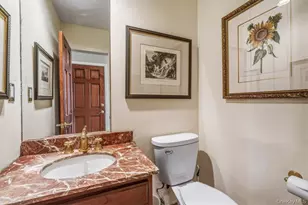 18 Lincoln Ave, Dix Hills, NY 11746 - Photo 19