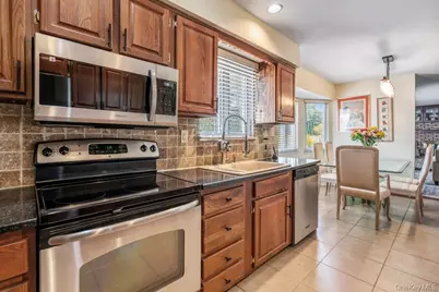 18 Lincoln Avenue, Dix Hills, NY 11746 - Photo 15
