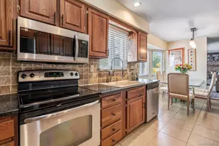 18 Lincoln Ave, Dix Hills, NY 11746 - Photo 15