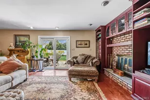 18 Lincoln Ave, Dix Hills, NY 11746 - Photo 17